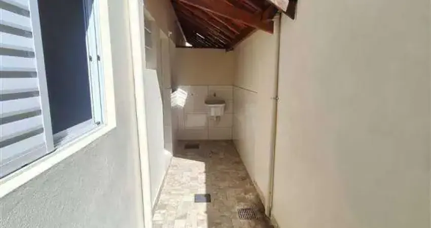 Excelente casa de condomínio 02 dormitórios no bairro nova mirim em praia grande!