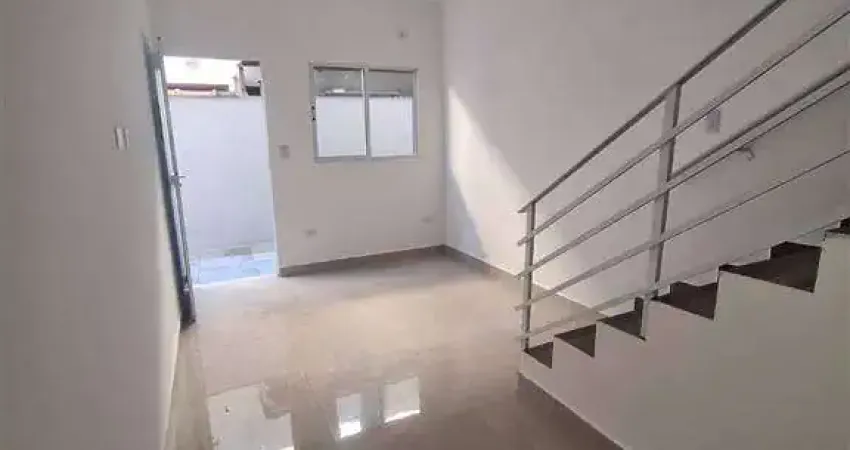 Execlente sobrado de condomínio com 02 dormitórios no bairro tude bastos em praia grande!