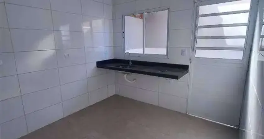 Excelente sobrado de condomínio com 02 dormitórios no bairro tude bastos em praia grande!