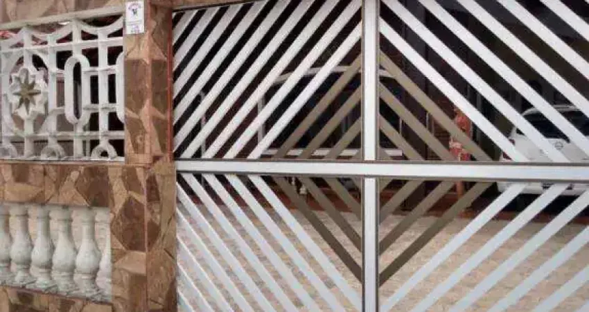 Excelente casa mobiliada com edícula, 3 dormitórios, piscina aquecida