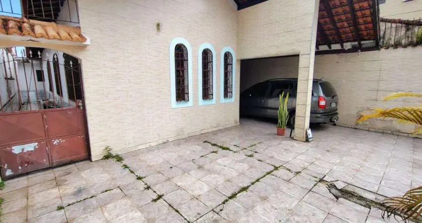 Excelente casa de 02 dormitórios, 02 banheiros, 02 salas, 03 vagas de garagem, amplo espaço para deposito ou edícula. o imóvel está localizado na vila caiçara, bairro que vem recebendo e cada vez mai