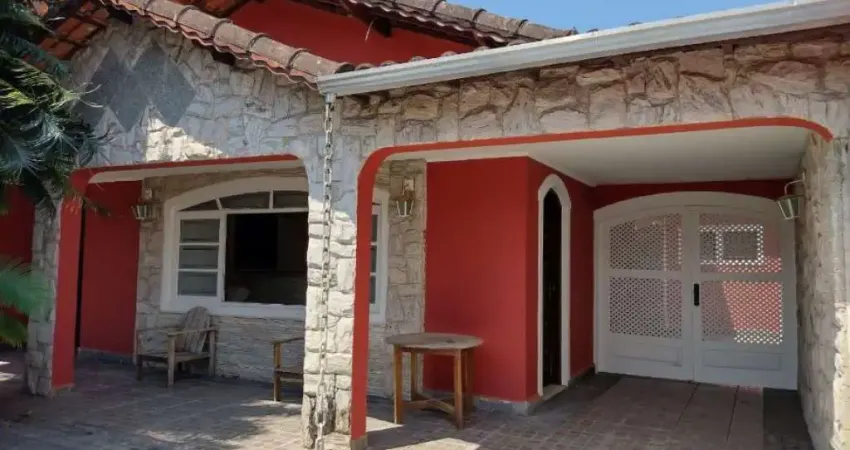 Excelente casa isolada de 3 dormitórios, piscina na vila caiçara!