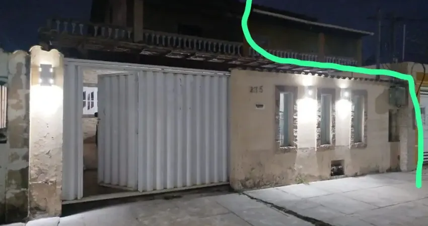 Excelente casa composta de 3 quartos grande, cozinha, sala, varanda frontal, área goumert com churrasqueira e forno a lenha, espaçoso  quinta nos fundos para construção de piscina, etc...