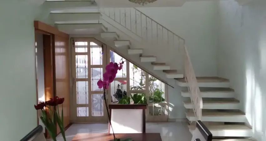 Casa maravilhosa para Venda/Locação no coração da Vila Romana com 4 dormitórios- 5 vagas