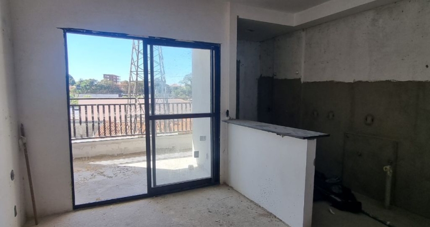 Apartamento novo com 02 dormitórios, sacada, churrasqueira e infraestrutura completa