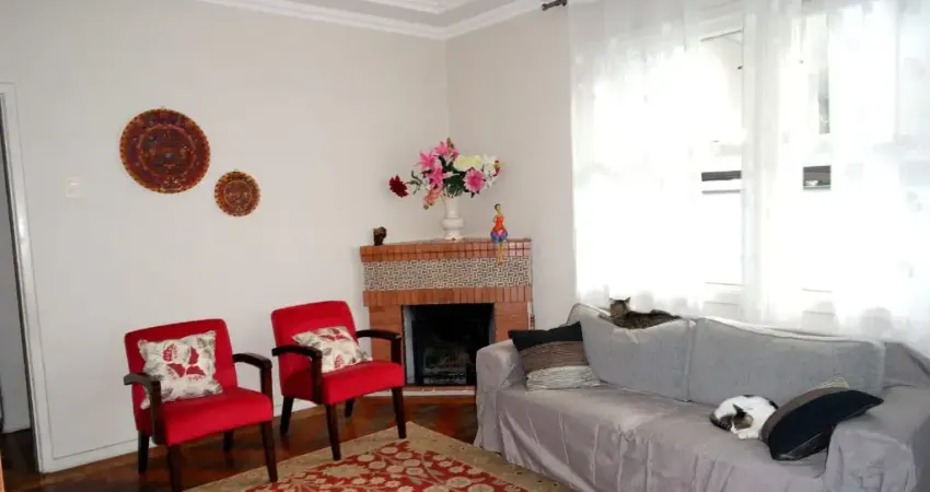 Casa com 3 Quartos sendo 01 suíte e 4 banheiros à Venda no Petrópolis
