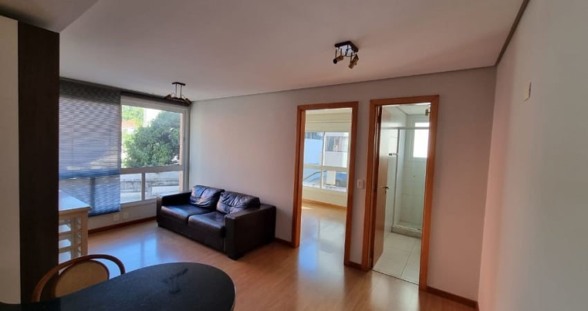 Apartamento bem localizado no Petrópolis com 01 dormitório e 1 vaga