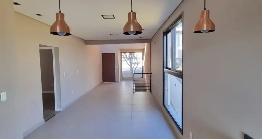 Casa Nova com 03 dormitórios, excelentes acabamentos e pronta pra morar!