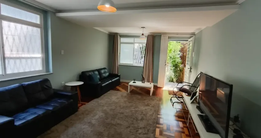 Casa sobrado com 03 dormitórios no petrópolis em porto alegre