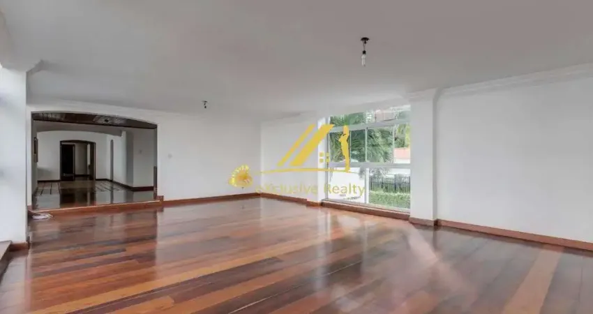 Apartamento 304m² no Morro do Gato.  4 suítes com gabinete, apenas 1 por andar. Nascente. Andar baixo. 3 vagas de garagem. Localização ótima!