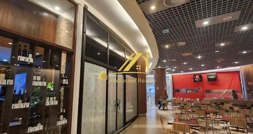 Aluguel de loja no Mundo Plaza. 75 m2 com mezanino, em frente à praça de alimentação. 1 vaga de garagem coberta.