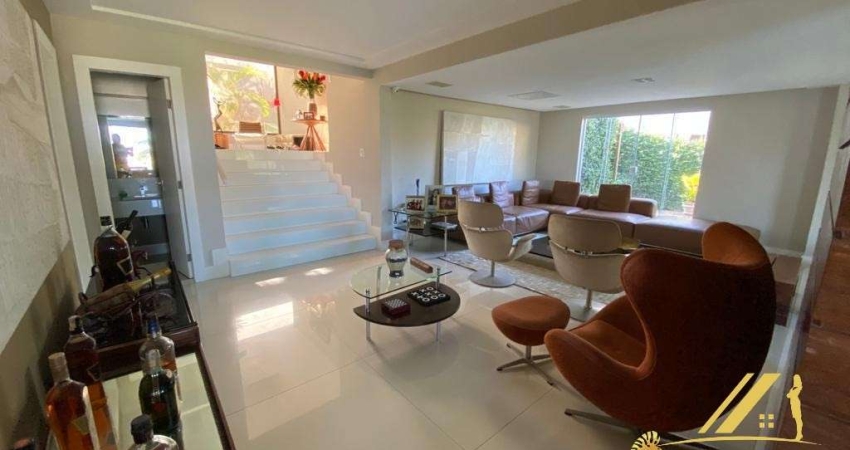 Condomínio Costa Verde. Casa de luxo com 5 suítes, 750m2 de área construída, nascente, moderna e com muita sofisticação! Linda decoração e mobiliário!