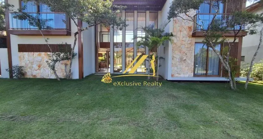 Casa em Praia do Forte finamente decorada e mobiliada. Condomínio Ilha dos Pássaros. 360m2 de área construída, 4 suítes, Jardim, piscina.