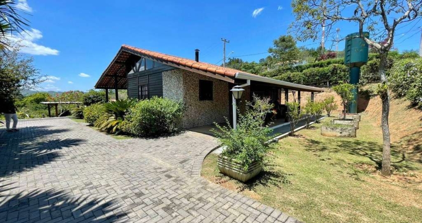 LINDA CHÁCARA EM MAIRINQUE COM 05 QUARTOS, TERRENO DE 2.400M² COM LAZER