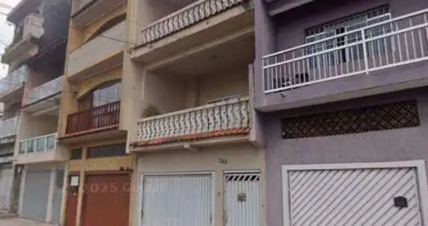 Sobrado com 217m² no munhoz junior em osasco - 05 quartos e área gramada