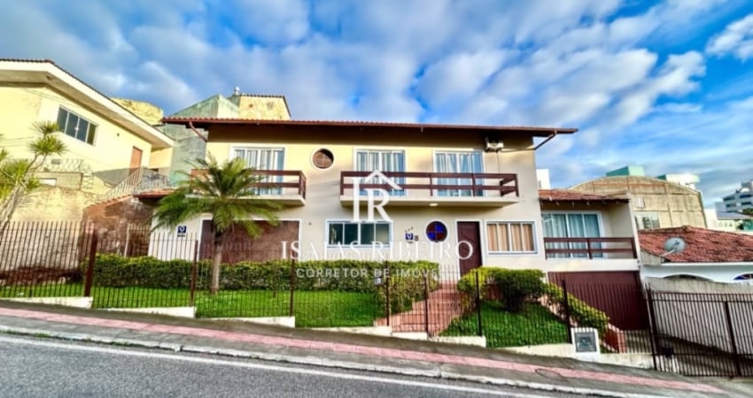 Casa com 4 quartos e 5 banheiros em Barreiros, São José