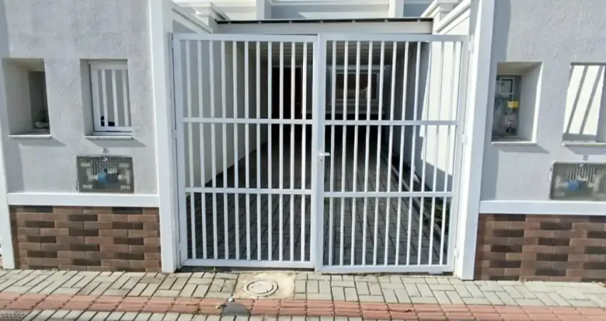 Casa à venda na Rua Niceas Gonçalves da Maia, João Costa, Joinville