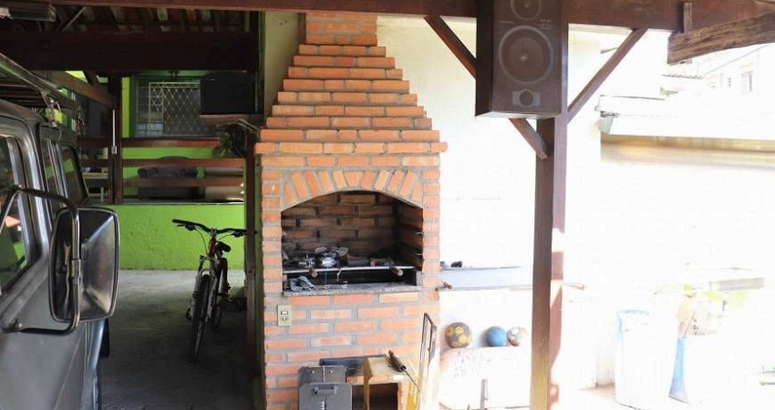 Linda casa com 3 quartos com 1 suite, 3 vagas - Parque Pinheiros - Taboão da Serra