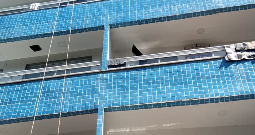 Vendo maravilhoso apto já no contra piso e embolsado!Excelente planta! Varandão e uma vista incrível!  Ótima oportunidade para quem precisa ter seu apto!