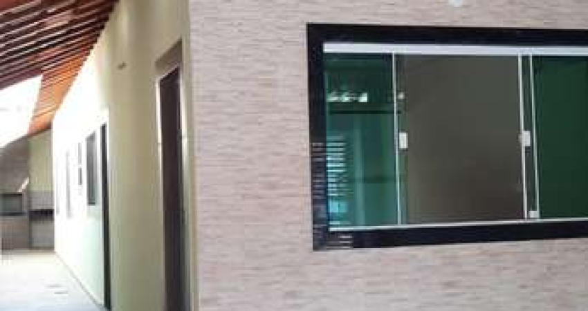 Casa térrea 2 dormitórios, sendo 1 suíte, 2 vagas, Maracanã - Praia Grande SP