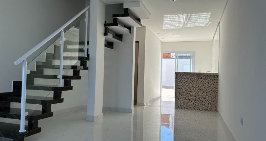 Casa de 02 Dormitórios com 01 Suíte no Loteamento Santa Cristina, no Jardim Novo Horizonte.