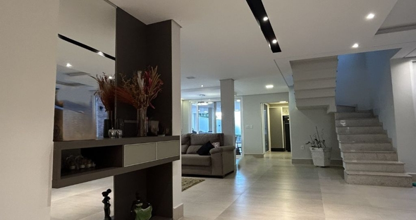 Sobrado com 05 dormitórios, Piscina  com muita exclusividade, conforto e sofisticação no Granja Olga