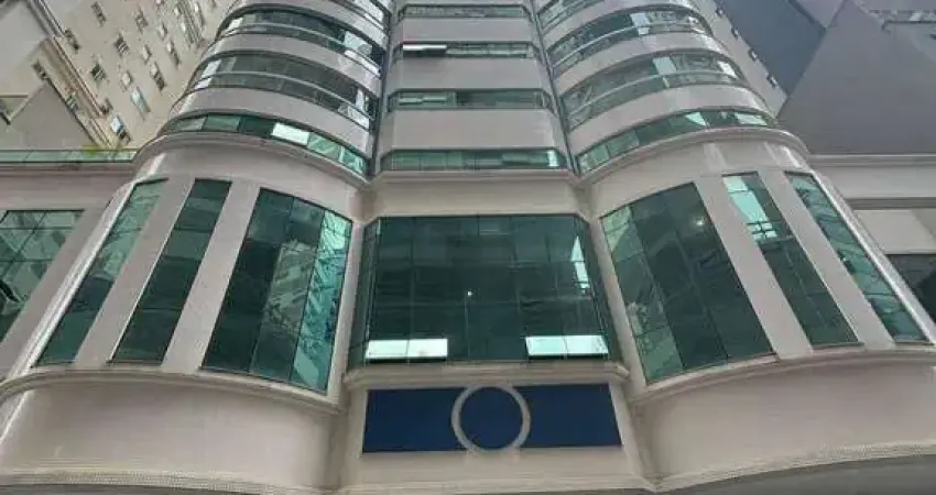 Apartamento com 3 quartos à venda na Rua 137, Meia Praia, Itapema
