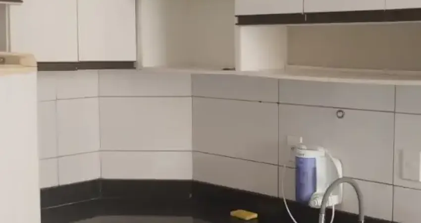 J - alugo apt de 2 quartos no terreo no condominio alto do calhau