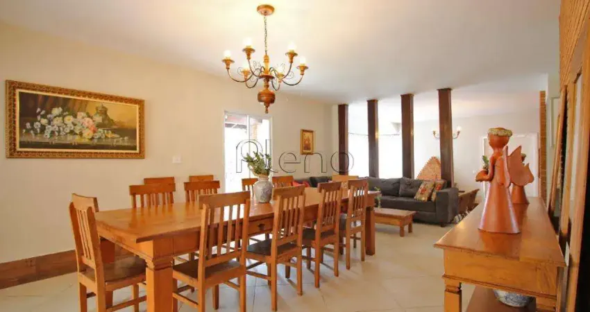 Casa à venda com 5 quartos no Vila Brandina, Campinas