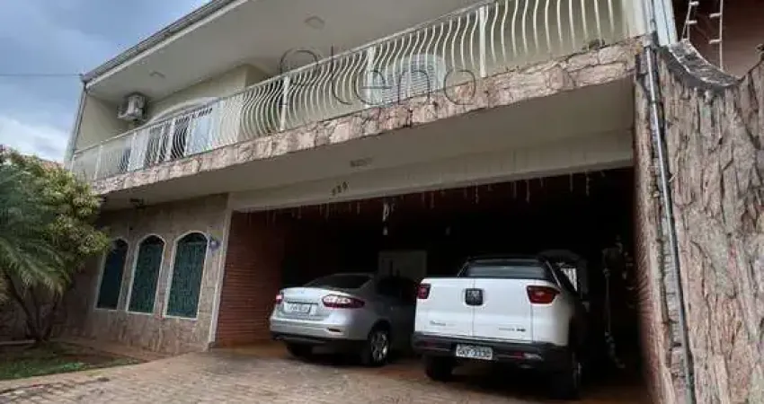 Casa à venda com 4 quartos no Parque São Quirino, Campinas