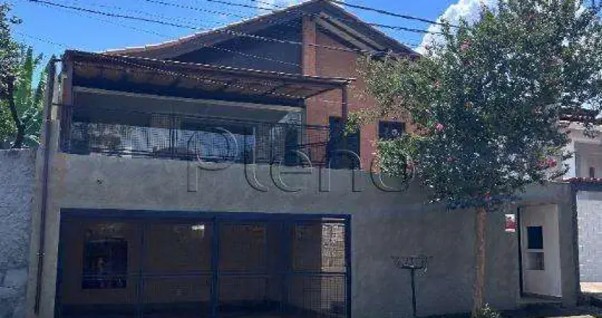 Sobrado à venda em Vinhedo, Centro, com 3 suítes, com 226.37 m²