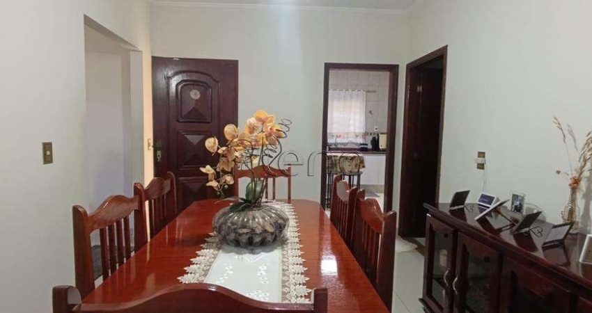 Casa à venda em Valinhos, Vila Genoveva, com 3 quartos, com 200 m²
