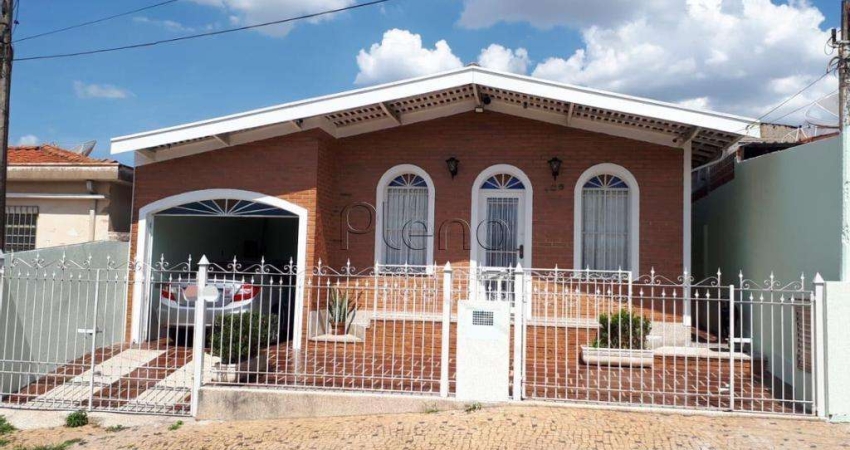 Casa à venda, com edícula, em Campinas no bairro Vila Nova Teixeira.