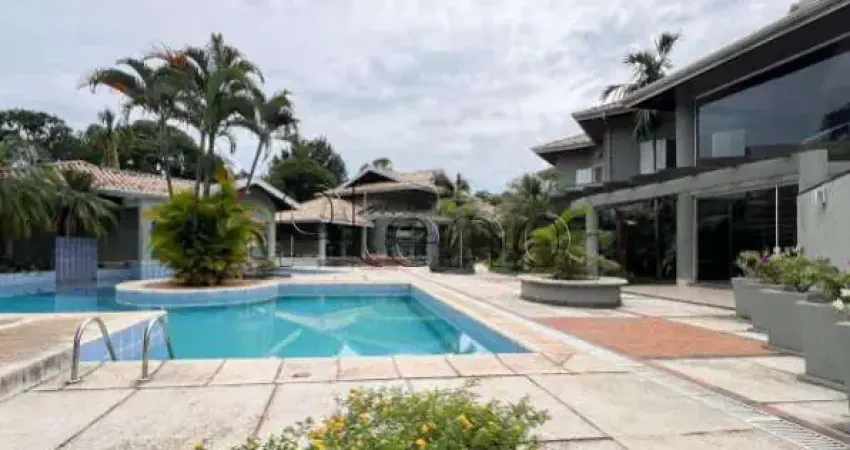 Sobrado à venda no condomínio sans souci em valinhos com 6 suítes, com 1600 m²