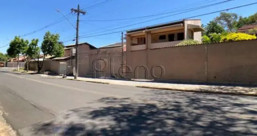 Sobrado à venda em Valinhos, Jardim das Palmeiras, com 3 quartos, com 217 m²