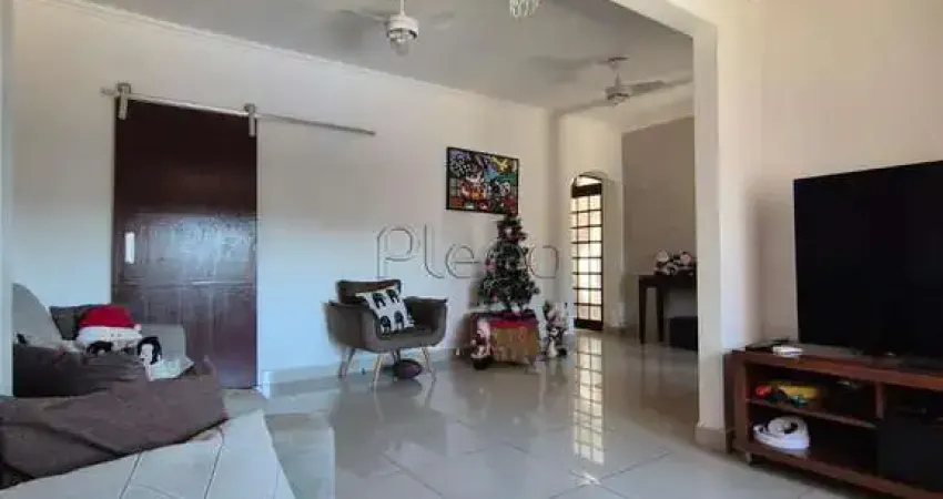Sobrado à venda em Campinas, Parque Taquaral, com 3 quartos, com 186.3 m²