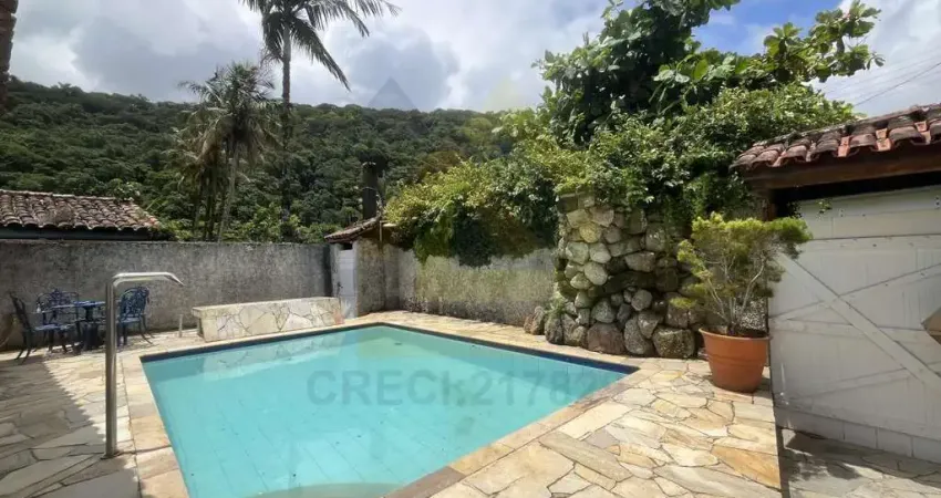 Casa Térrea para Venda em Guarujá, Guaiúba, 4 dormitórios, 1 suíte, 3 banheiros, 4 vagas