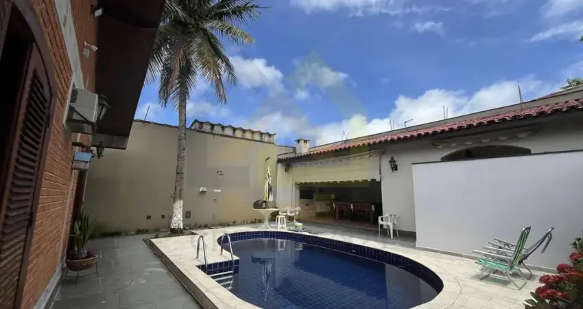 Casa Térrea para Venda em Guarujá, Jardim Virgínia, 3 dormitórios, 1 suíte, 2 banheiros, 4 vagas