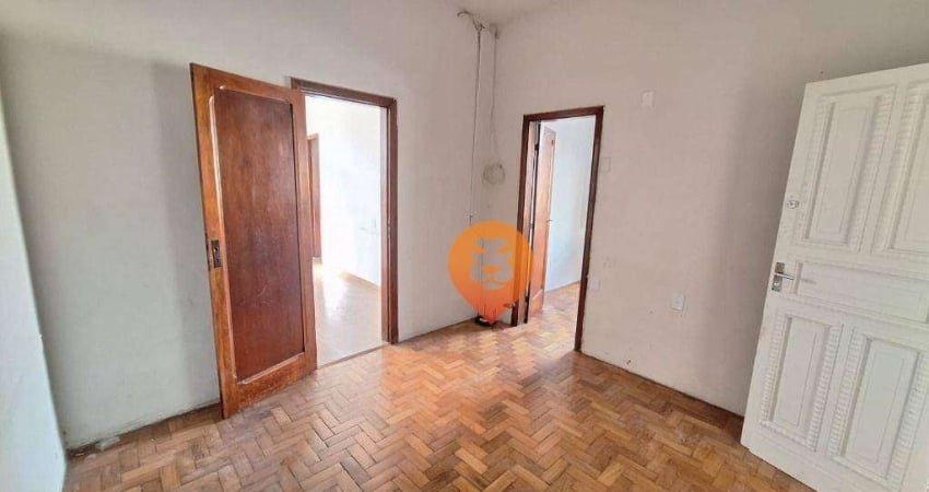 Casa três quartos uma vaga no Floresta – Proximo a Avenida Silviano Brandão