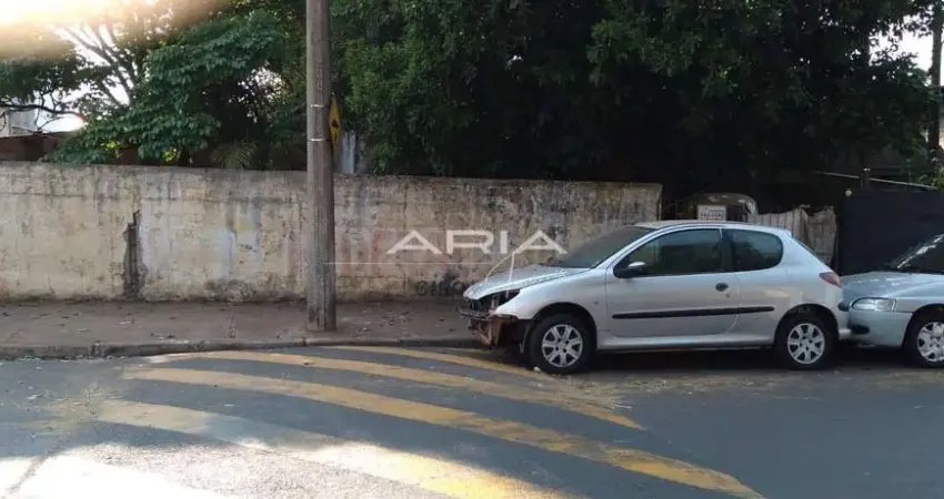 Terreno à venda 743m² com edificação, Jardim Artico, ARARAQUARA - SP