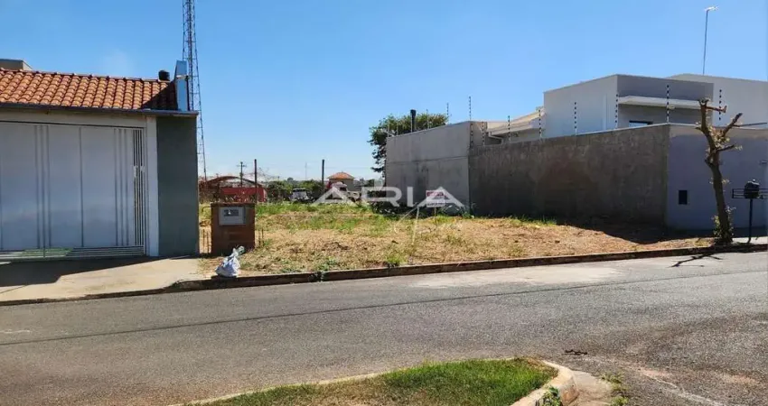 Lote residencial, com 253m  11x23m, localizado em área comercial e fácil acesso.