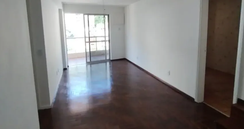 Vendo excelente cobertura duplex 3 quartos, 200m², sendo 2 suítes e dependencia completa e piscina privativa.