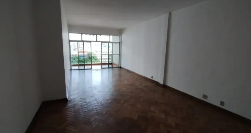Apartamento 4 quartos na tijuca, 160m², sendo 2 suítes, 2 dependencias, varandão e 4 vagas de garagem .