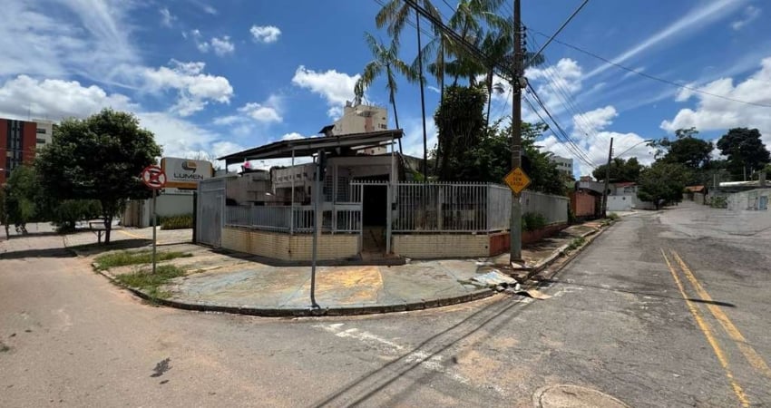 Casa Comercial de Luxo no Setor Sul de Goiânia - 4 Quartos, 2 Suítes, 3 Salas, 4 Banheiros e 3 Vagas de Garagem - 345m²