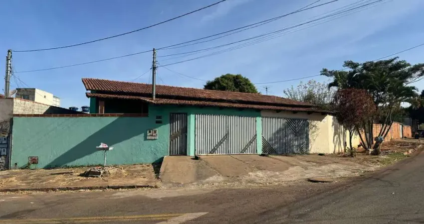 Imperdível oportunidade! Casa à venda em Goiânia-GO, Jardim Balneário Meia Ponte: 2 quartos, 1 suíte, 2 salas, 2 banheiros, 2 vagas, 111m².