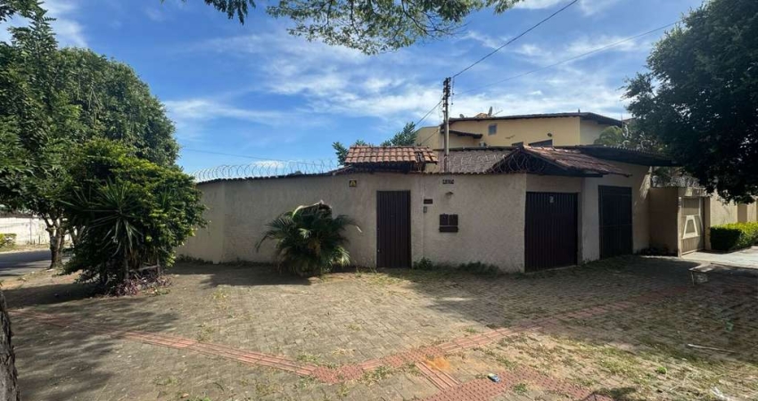 Casa à venda no Setor Bueno, Goiânia-GO: 3 quartos, 3 salas, 2 banheiros, 3 vagas - 273m² de área!