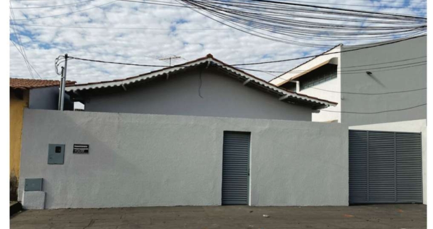 Casa comercial à venda em Aparecida de Goiânia-GO, Jardim Nova Era: 5 salas, 2 banheiros, 5 vagas de garagem, 462 m² de área.