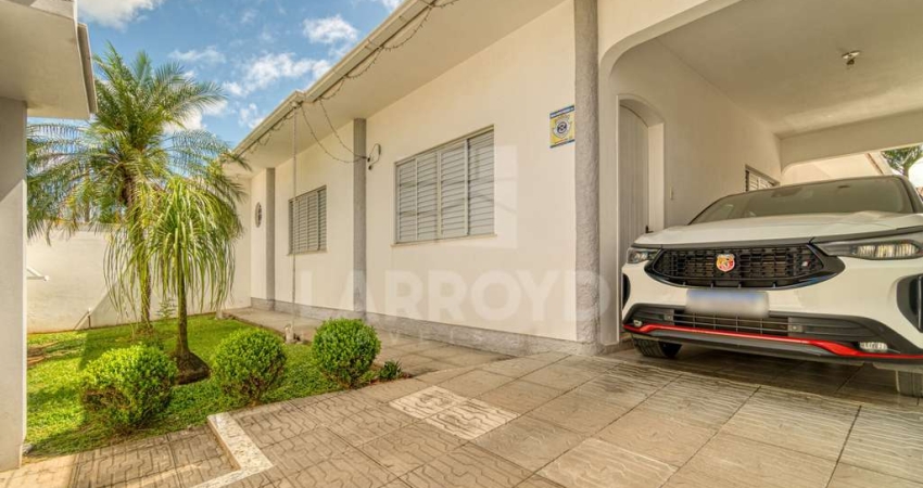 CASA COM EDÍCULA NO CENTRO