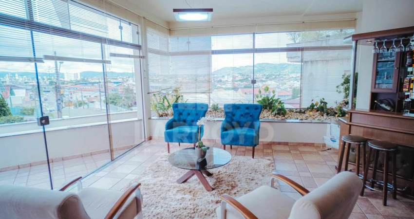 CASA COM SALA COMERCIAL