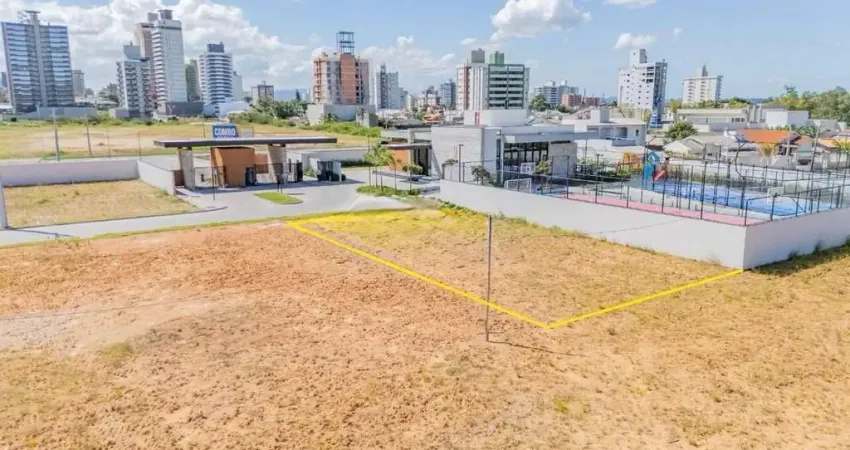 Terreno em condomínio fechado à venda na Avenida Pedro Zapelini, Vila Moema, Tubarão